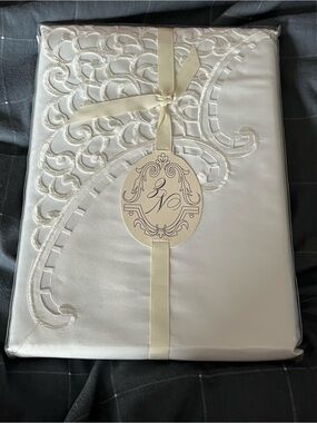 NWT Noble Excellence Clara Scroll Ivory Embroidered Tablecloth 60x84